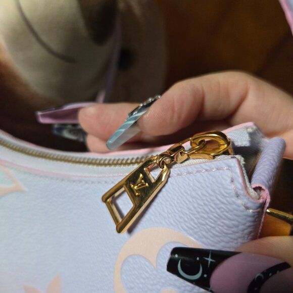 Pristine Louis Vuitton marshmallow sunrise in the city - Picture 4 of 11